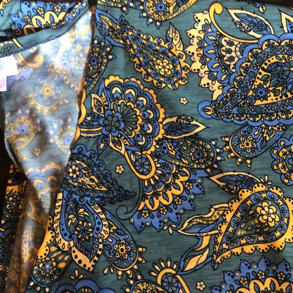 Small LuLaRoe Lindsay - Picture 2 of 2